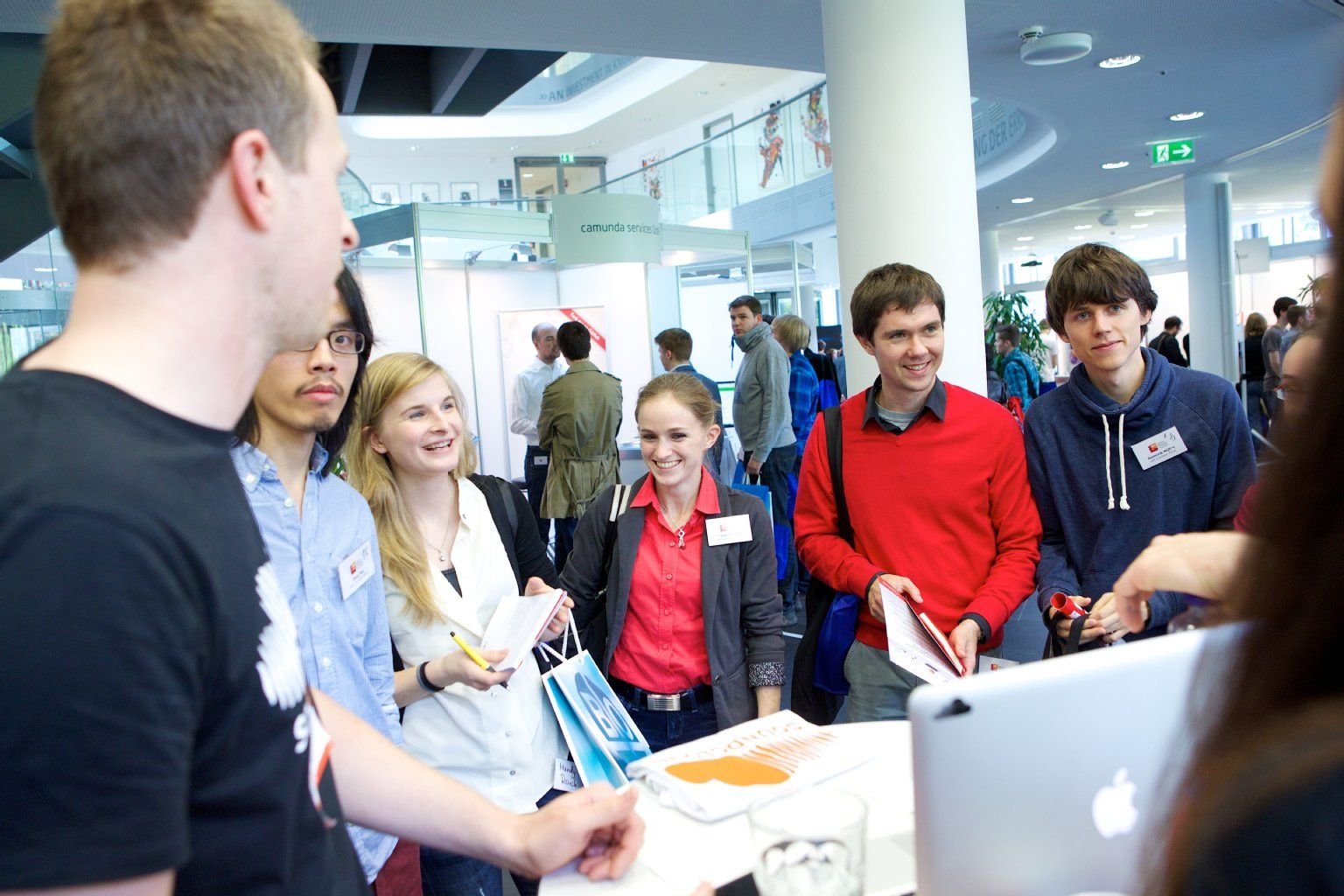 Networking per Speed Dating: Auf der Firmenkontaktmesse HPI Connect waren auch die Berliner Wunderkinder vertreten.