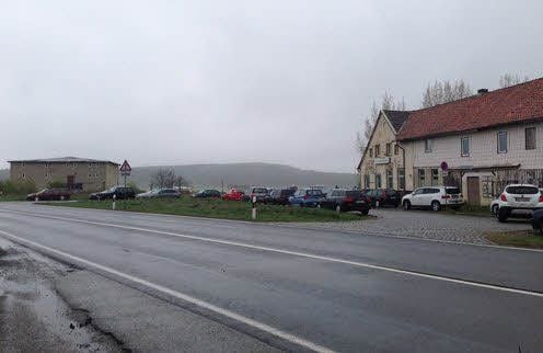Das wilde Parken der Berufspendler an der Gaststätte „Pfeifenkrug“ soll eingedämmt werden.