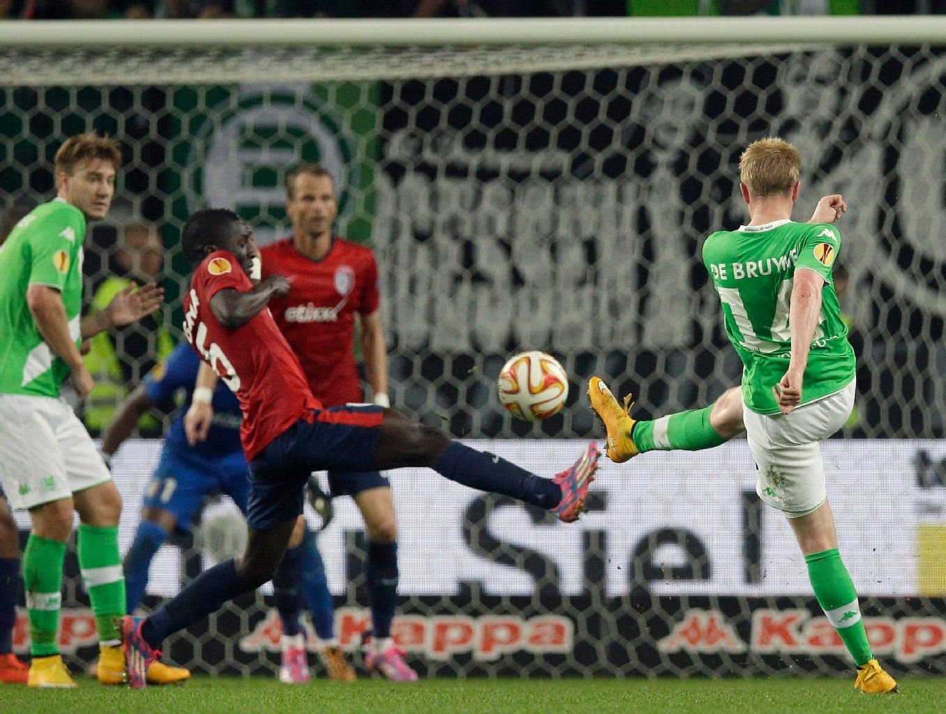 Ab in den Winkel: de Bruyne trifft zum 1:1-Endstand.