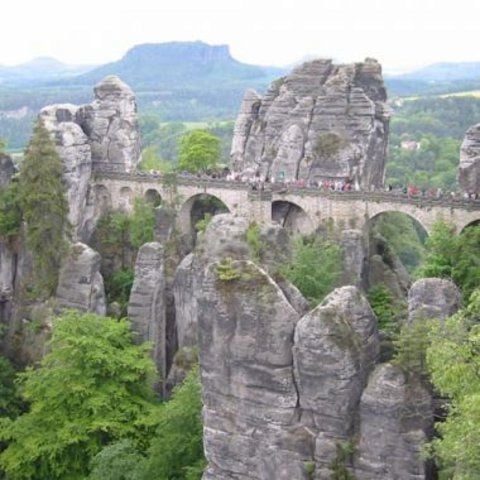 Bei einem Kletterunfall in der Sächsischen Schweiz wurde ein Mann schwer verletzt.