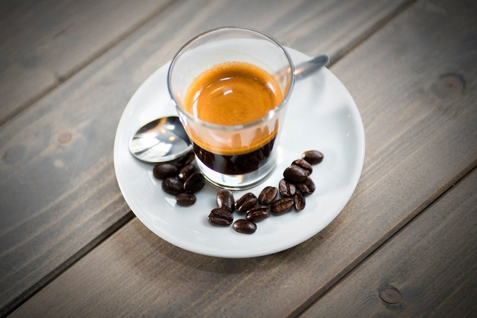 Espresso ist ein Aromakonzentrat - verwendet werden meist Bohnen aus dunklen Röstungen mit mehr Röstaromen.