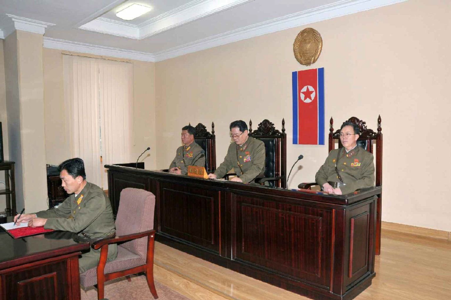 Das Militärgericht urteilt über Jang Song Thaek.