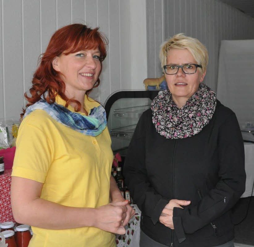 Antje Krey-Paulisch (links) und Bianca Nerenz hatten die Idee zum ersten Entdeckersamstag in der Zahnaer Altstadt am 2. Mai von 10 bis 14 Uhr.