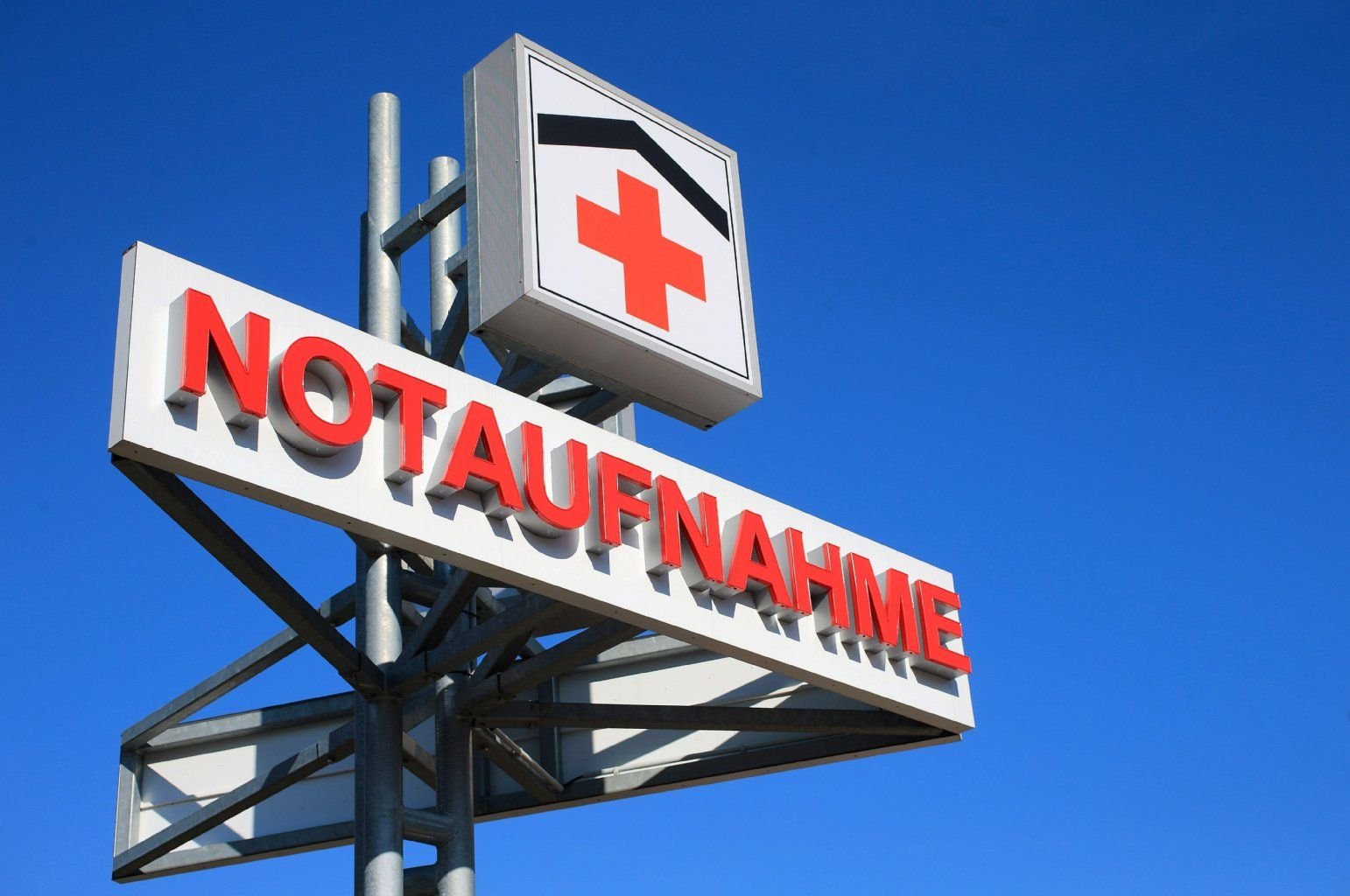 Lieber in die Notaufnahme als ambulante Behandlung: Das überfordert die Rettungsstellen immer mehr.
