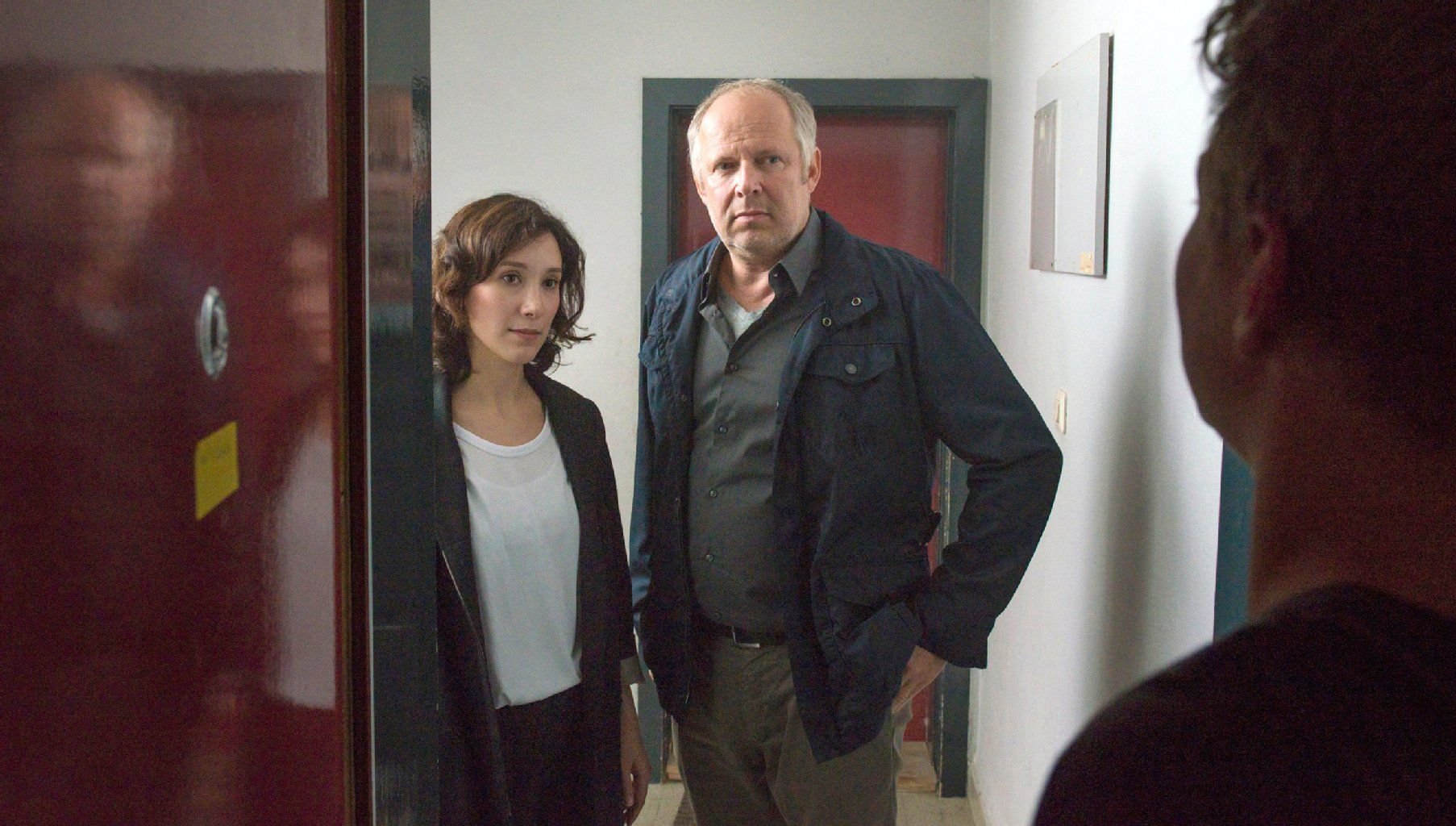Missbrauchte Kinder und arme Seelen: Die Kommissare Brandt (Sibel Kekilli) und Klaus Borowski (Axel Milberg) besuchen Timo Scholz (r., Bruno Alexander)