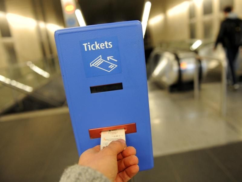 Ganz bürokratisch heißt es „geldwerter Vorteil“, wenn ein Arbeitgeber Mitarbeitern Zuwendungen wie ein Jobticket anbietet.