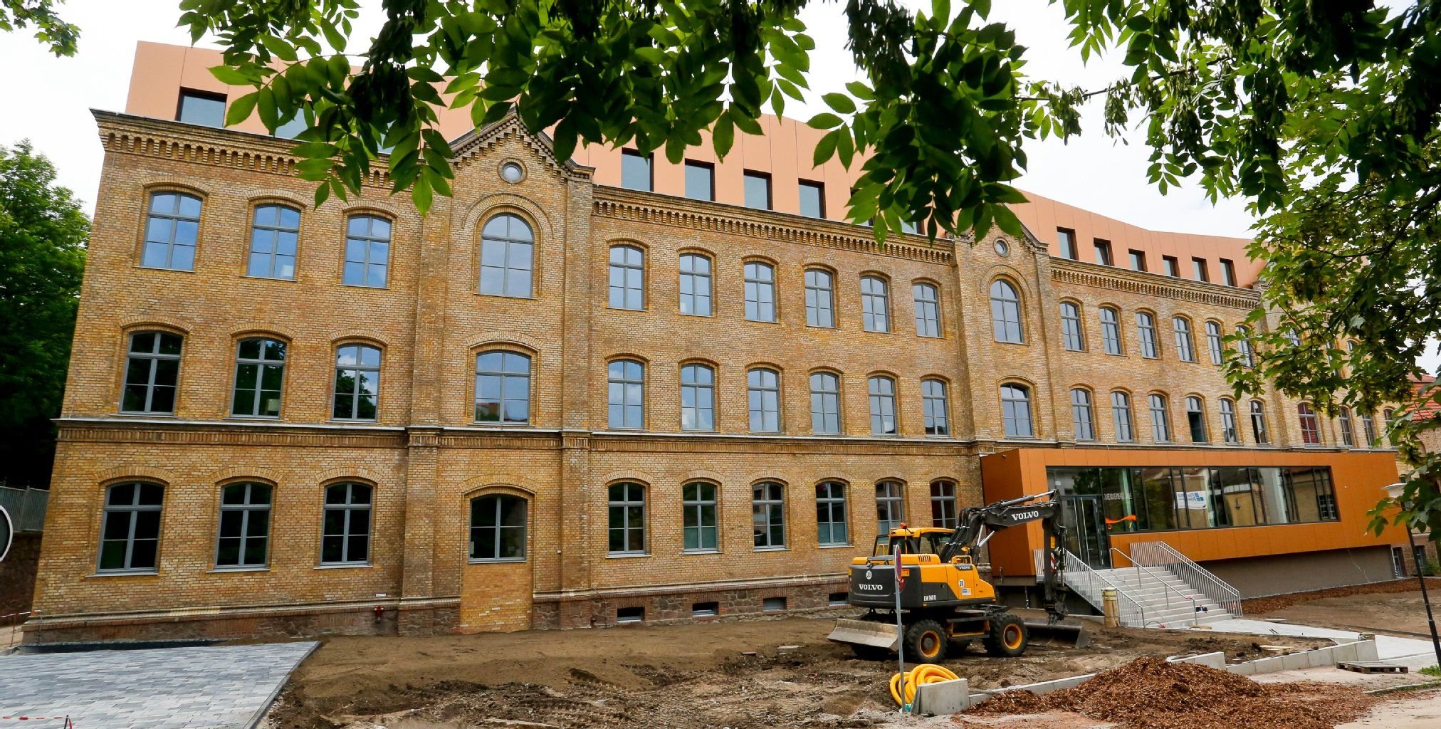 Blick auf die neue Jugendherberge in Halle.