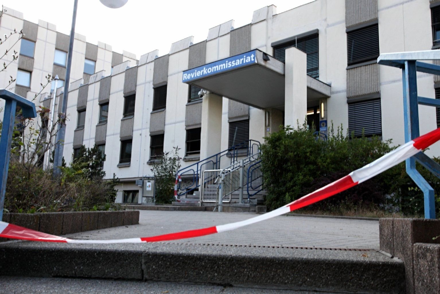Auch das Polizeirevier wurde gesperrt.