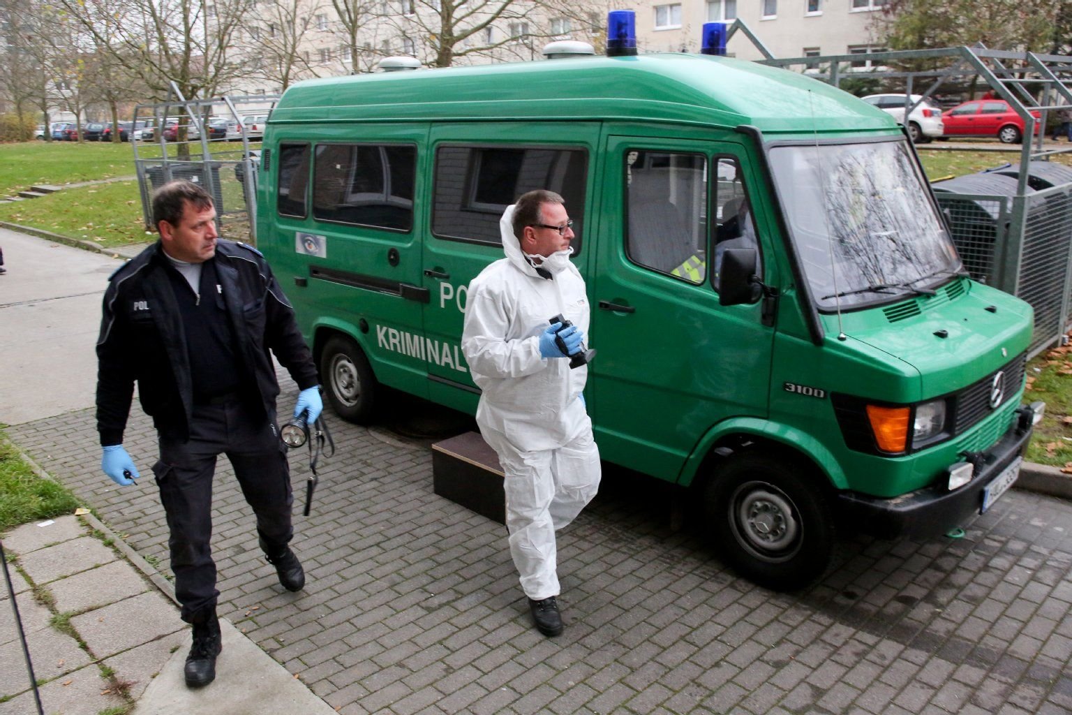 Nach dem Brand mit drei Toten in Halle ermittelt Kripo und Feuerwehr zur Brandursache.