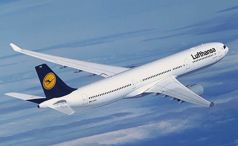 Noch fliegt Airbus (hier der A 330) ohne Bauteile aus Bitterfeld-Wolfen. Das könnte sich in Zukunft ändern.