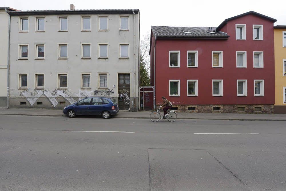 Um das leerstehende Haus in der Großen Brunnenstraße in Halle kümmert sich seit Jahren niemand.