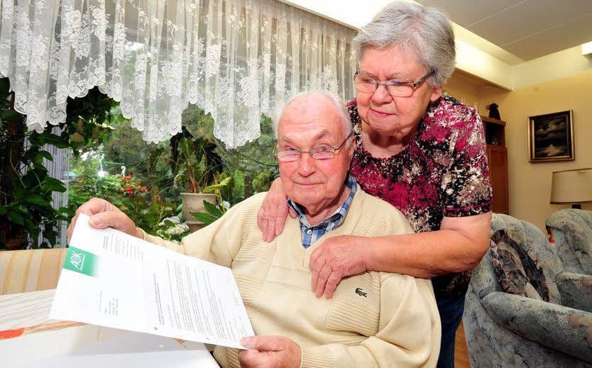 Bruno und Irma Swikle aus Weißenfels freuen sich: Die AOK hat die Kur genehmigt. Der Senior wandte sich zuvor an die MZ-Redaktion, weil die Kasse den Antrag zunächst abgelehnt hatte.