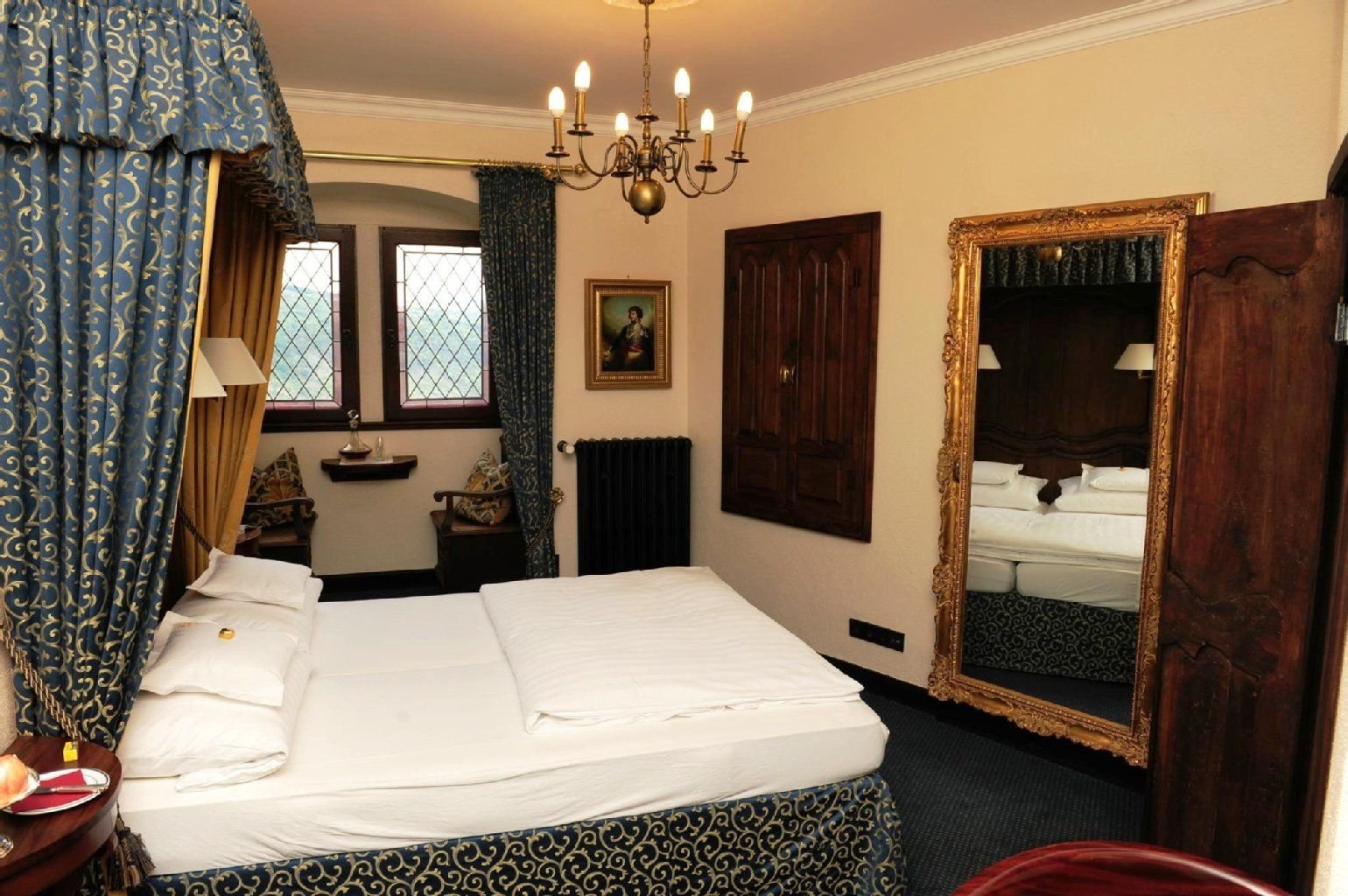 Burghotel Auf Schönburg, Oberwesel: Zimmer im Burgstil