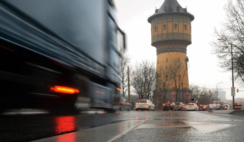 Mächtig viel Verkehr gibt es in der Paracelsusstraße.