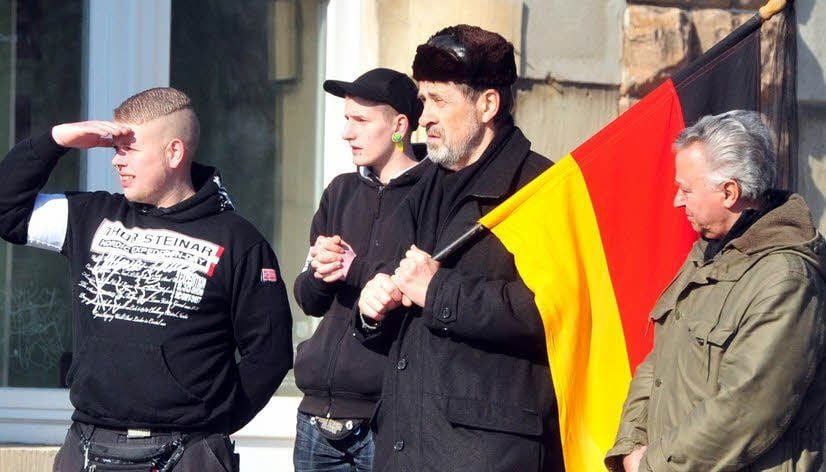 Püschel (2.v.r.) bei einer rechten Demonstration im März 2013 in Weißenfels.