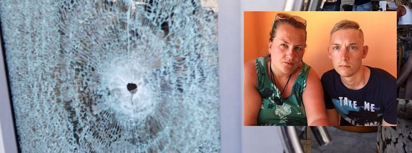 Ein Einschussloch an einem Fenster des Hotels: Hier haben Franziska und Jan den Anschlag von Sousse überlebt.