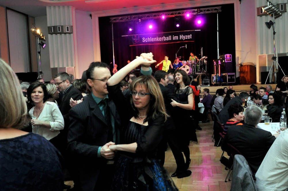Weit über 900 Gäste vergnügten sich beim Schlenkerball im Hyzet in Alttröglitz.