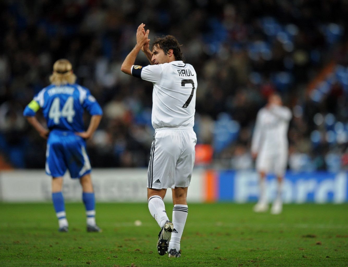 1. Raul (37 Jahre, aktiv von 1995-2011) - 71 Tore in 144 Spielen für Real Madrid und Schalke 04