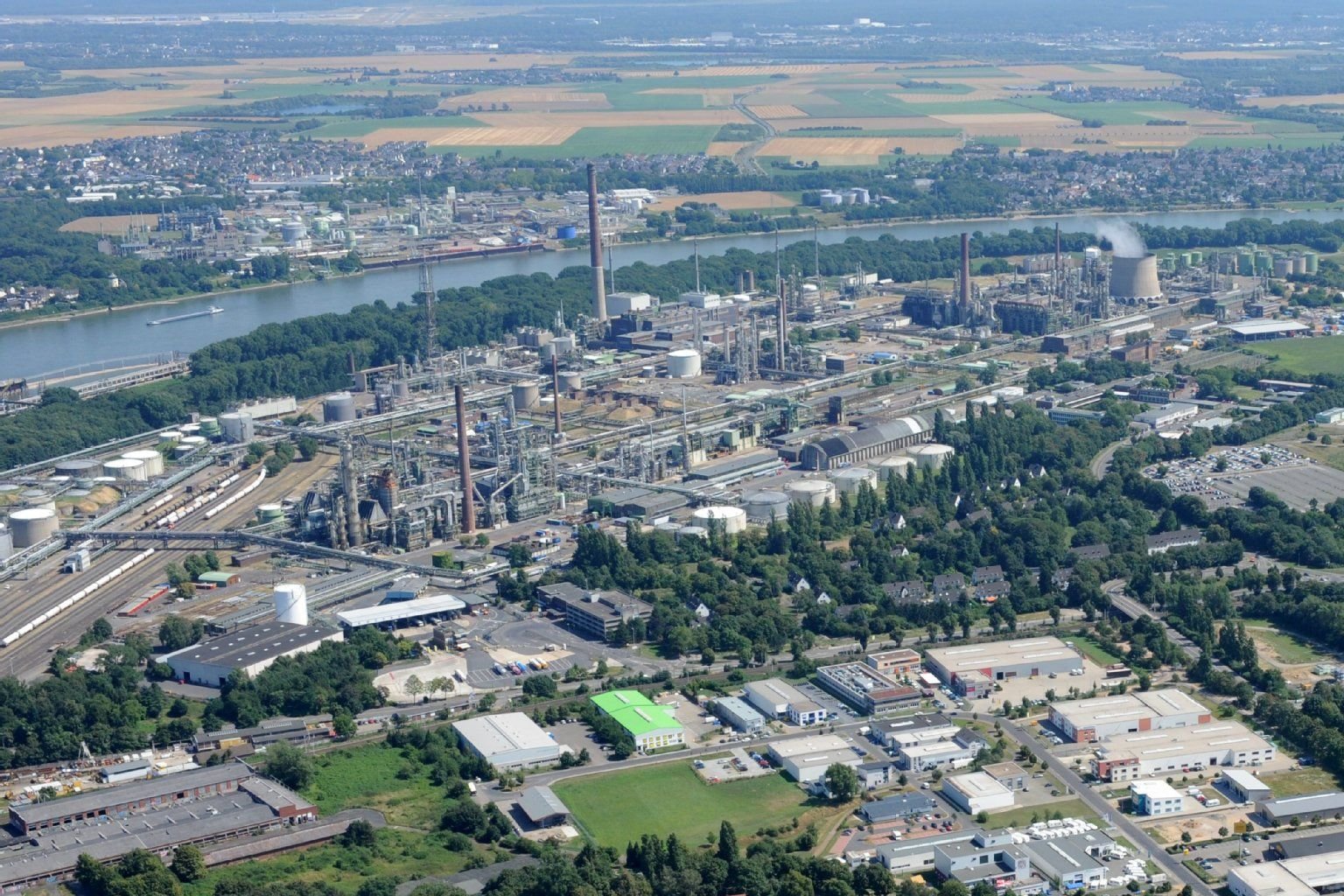 Die Shell-Rheinland-Raffinerie in Wesseling