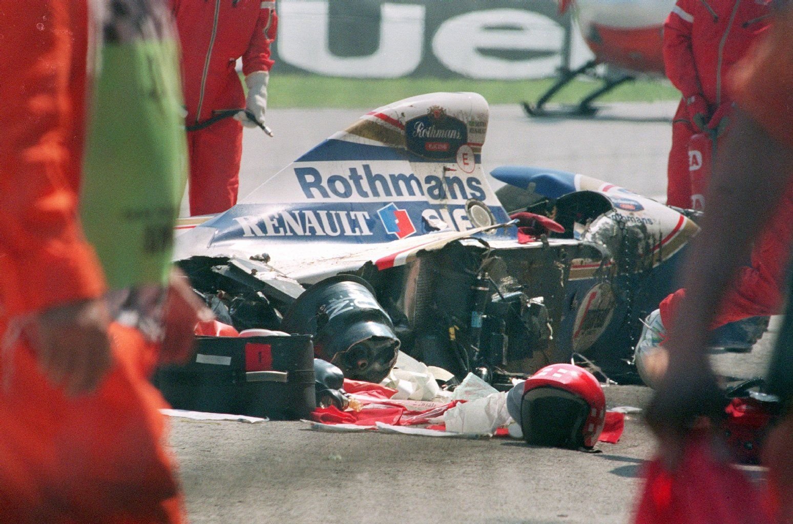 Das Autowrack von Ayrton Senna nach dem Crash von Imola.