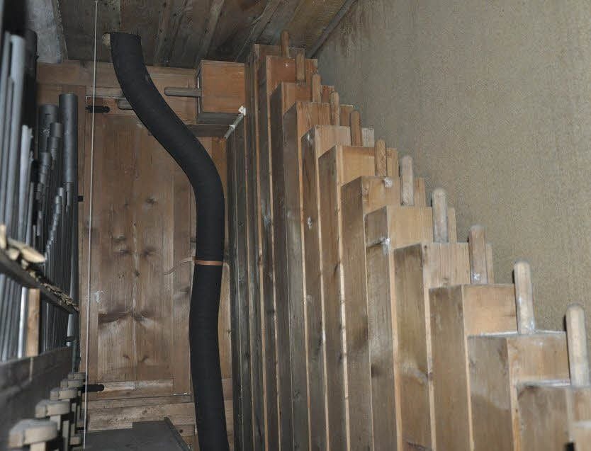 Ein Blick ins Innere der fast fertigen Geißler-Orgel in Gentha.
