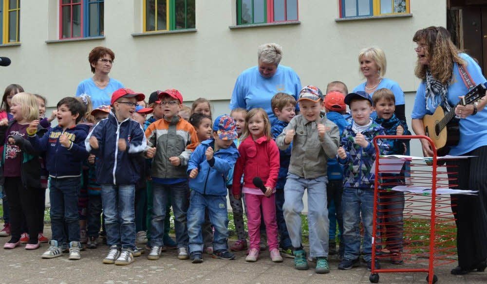 quot;Haus Sonnenschein" in Eisleben: Haus Sonnenschein in Eisleben:  Kinder singen Steigerlied