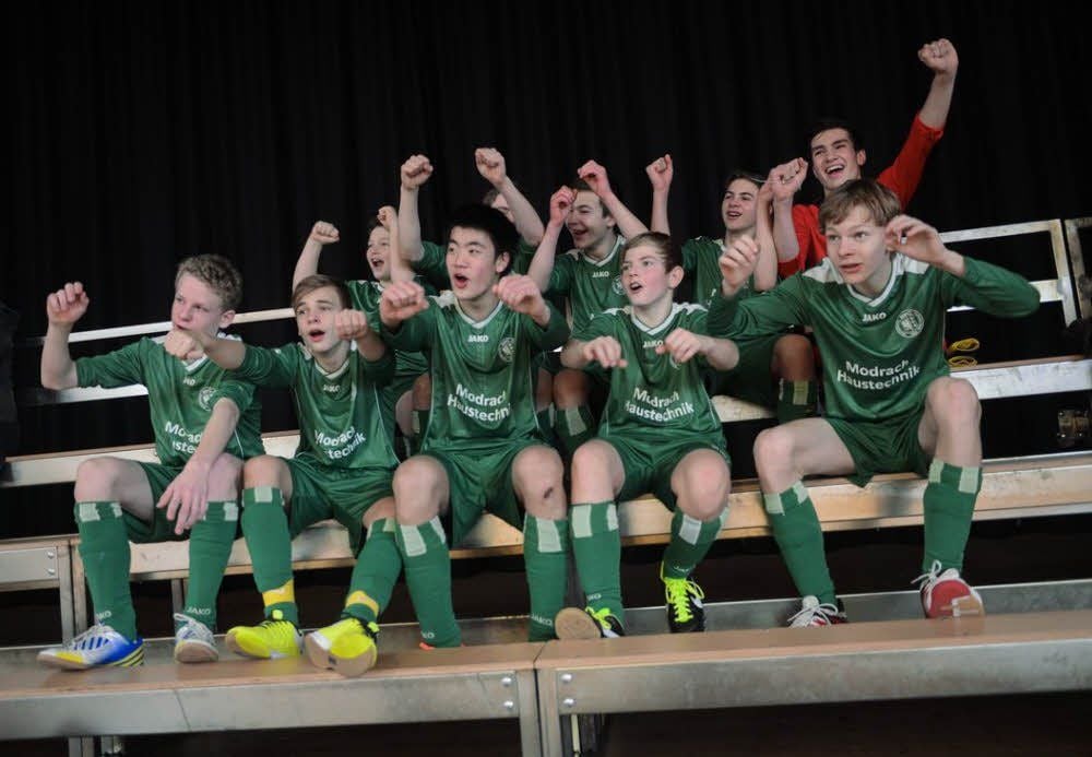 Die C-Jugend aus Deetz/Werder feuert ihre Gegner an.