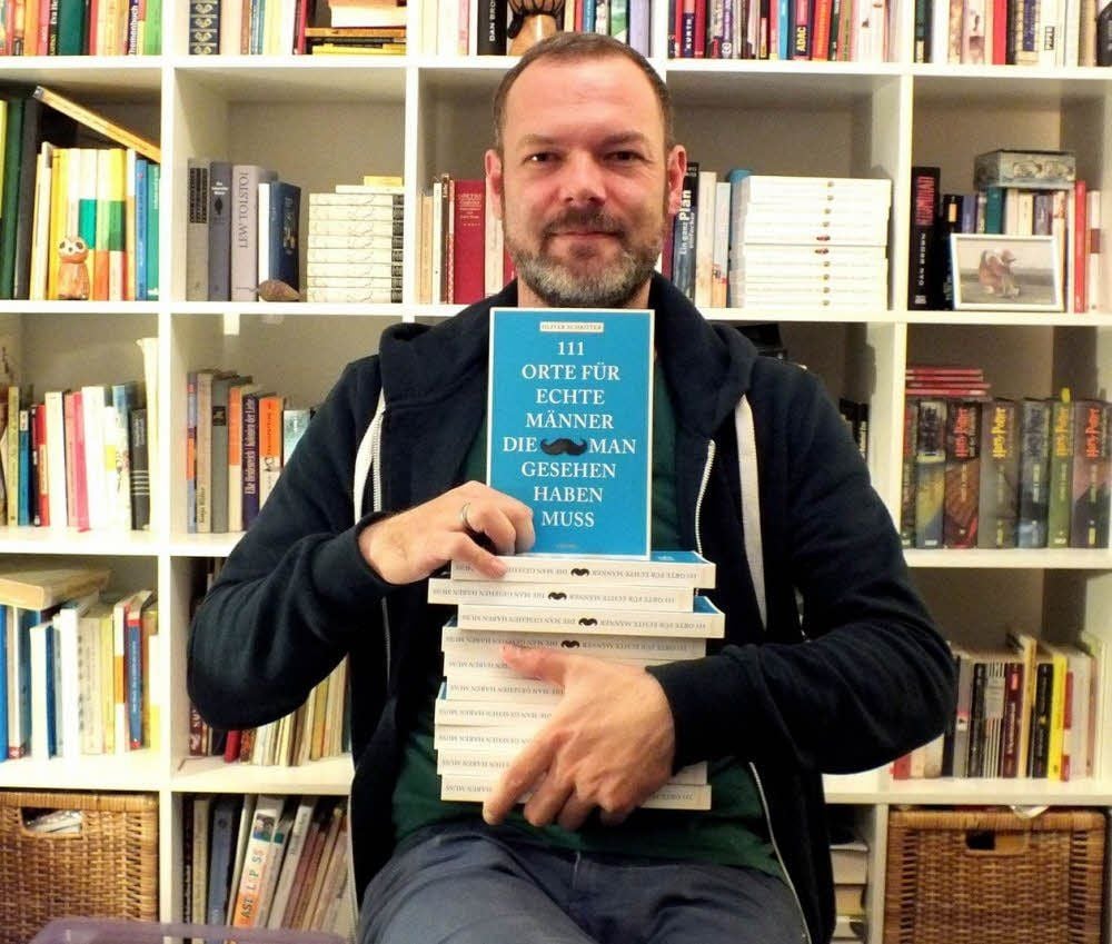 Da ist das dritte Buch: Oliver Schröter präsentiert sein neuestes Werk.