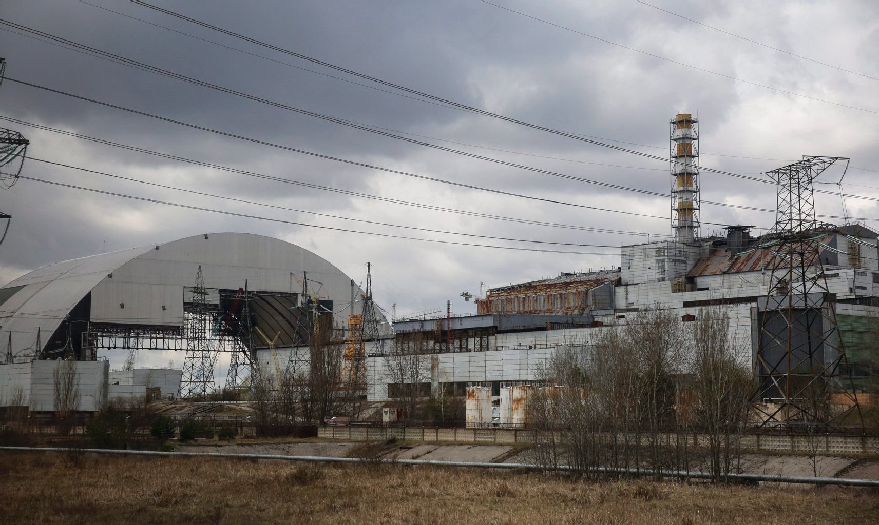 In der Ukraine wird der neue Schutzmantel für das Kernkraftwerk in Tschernobyl gebaut.