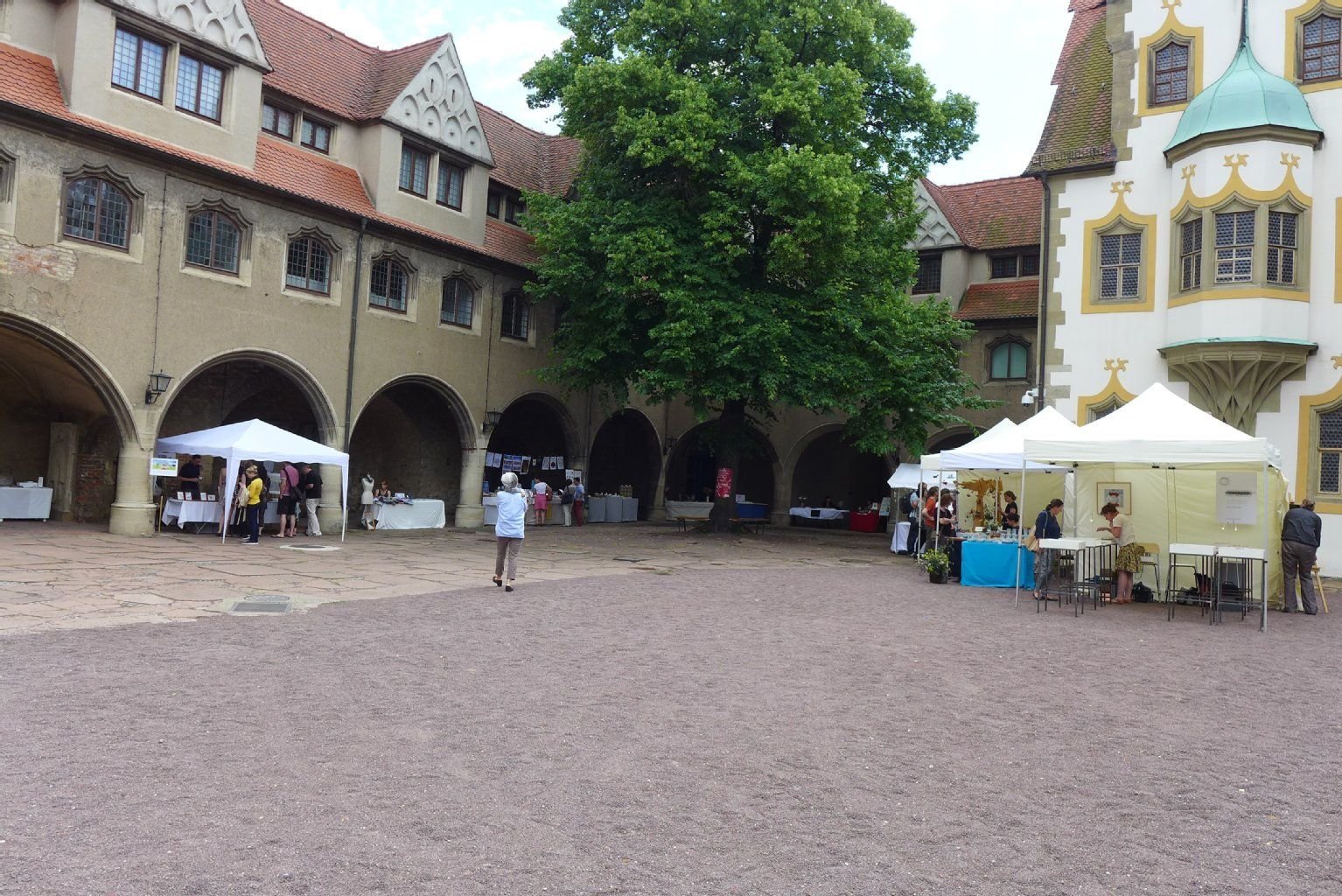 Kaum was los - Stefan Franz ist vom Kunst- und Designmarkt in Halle Moritzburg ziemlich enttäuscht.