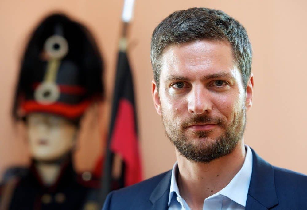 TV-Moderator Ingo Zamperoni mit Bart.