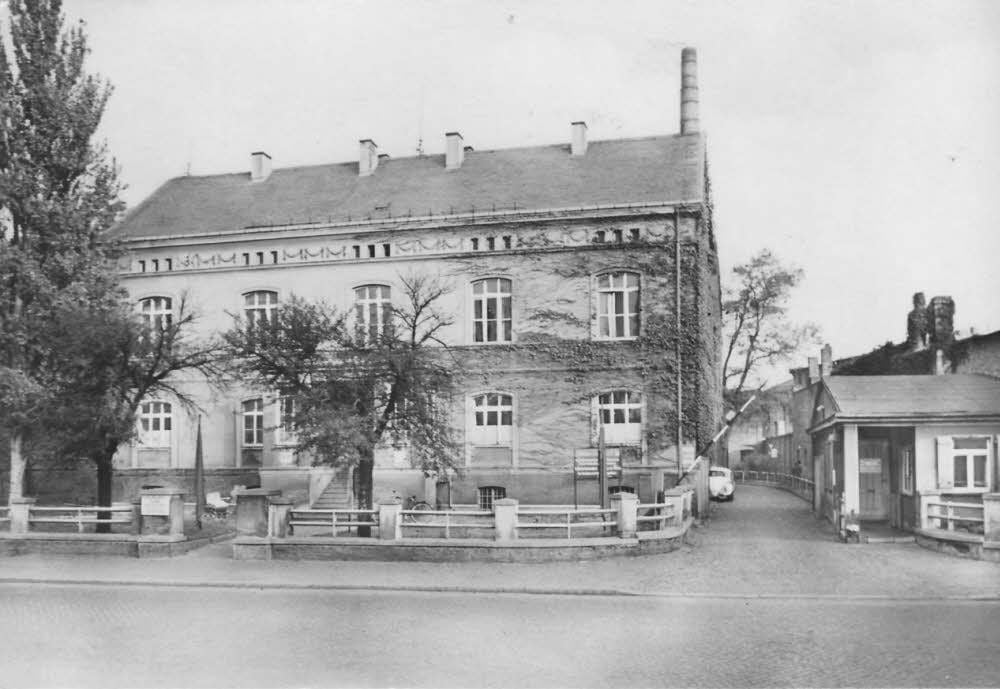 Das Krankenhaus in der Halleschen Straße beherbergte auch die Betten der Chirurgie, wo Ernst Horn 1952 seine Laufbahn begann.