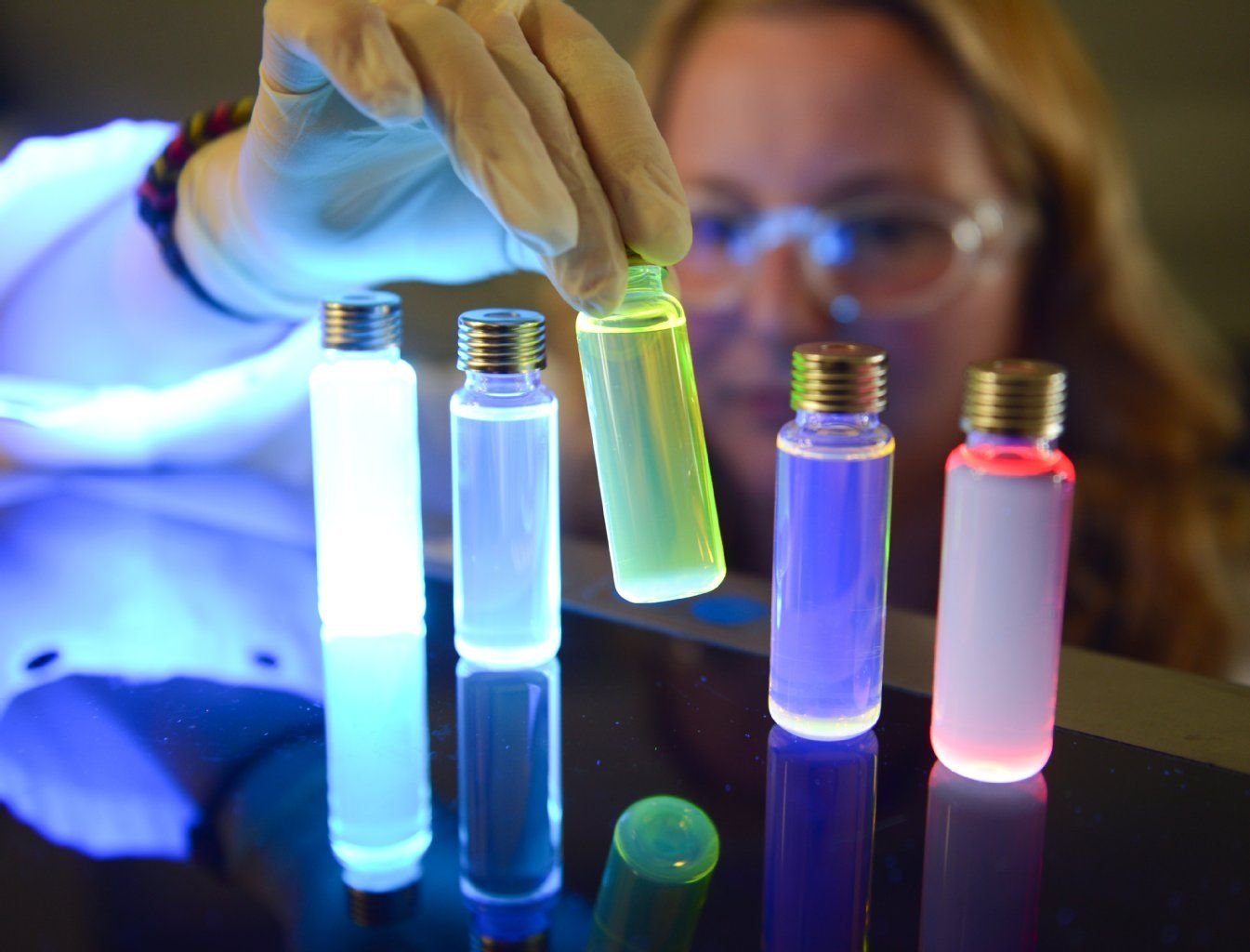 Die Beschäftigten der Chemieunternehmen werden besser bezahlt.