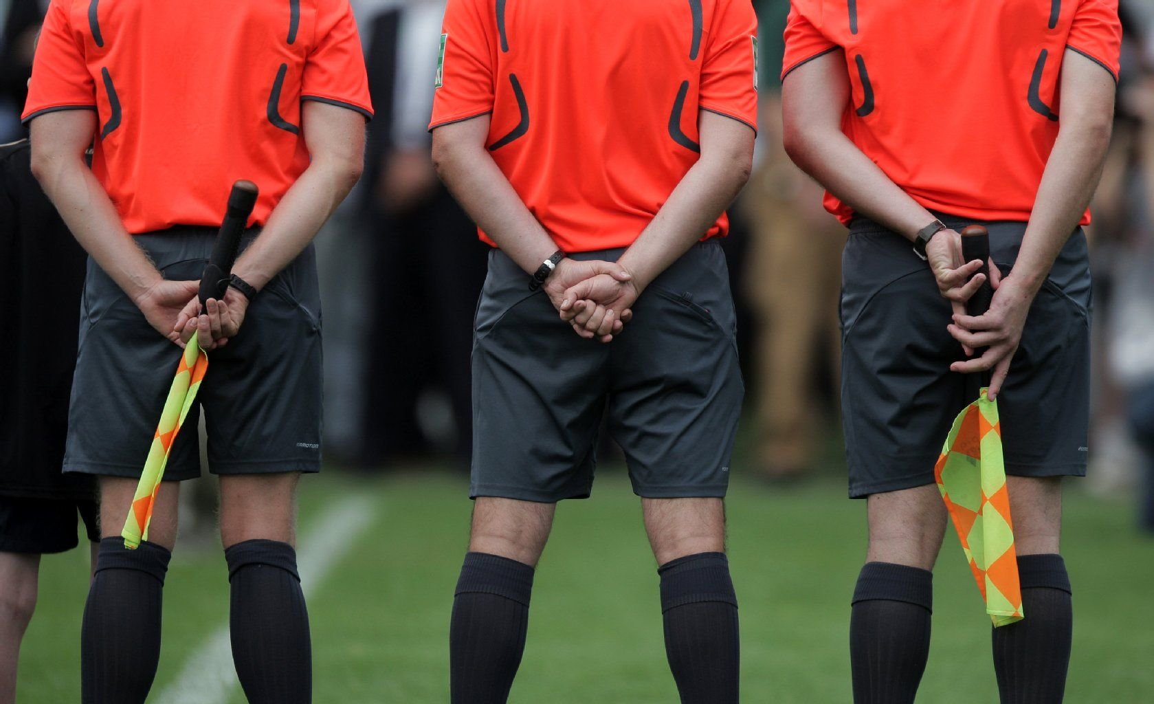 Schiedsrichter sehen sich vor allem in unteren Spielklassen immer häufiger mit Gewalt konfrontiert.