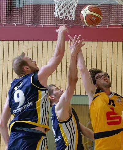 Michel Wedekind (l.), gegen Matthias Schück (r.), war einer derTopscorer.