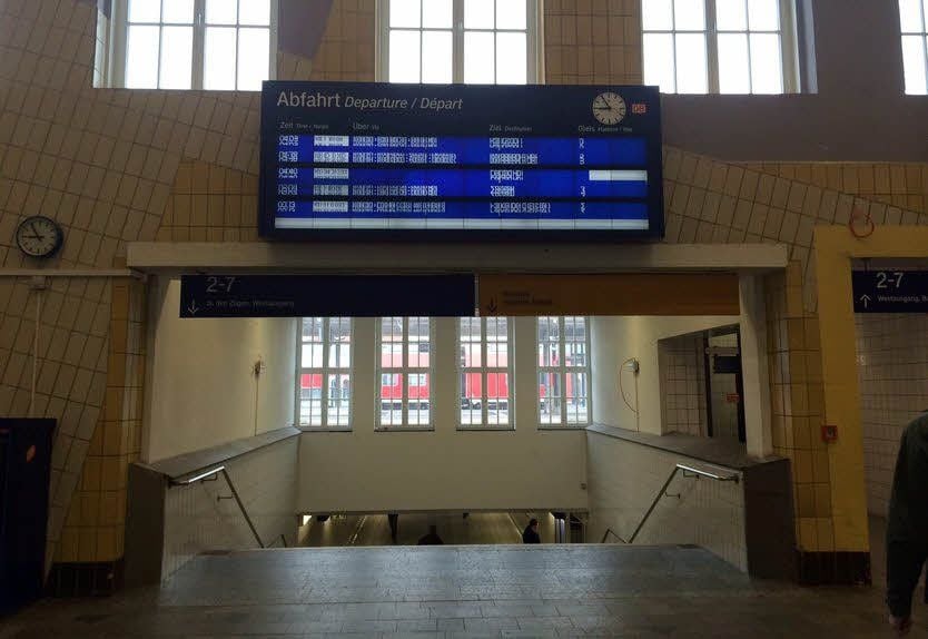 Die Anzeigetafel am Bahnhof Dessau war ausgefallen.