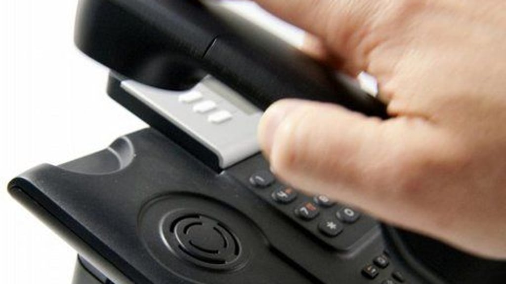 Die beste Möglichkeit bei Telefonbetrügern auf Nummer sicher zu gehen: Einfach auflegen.