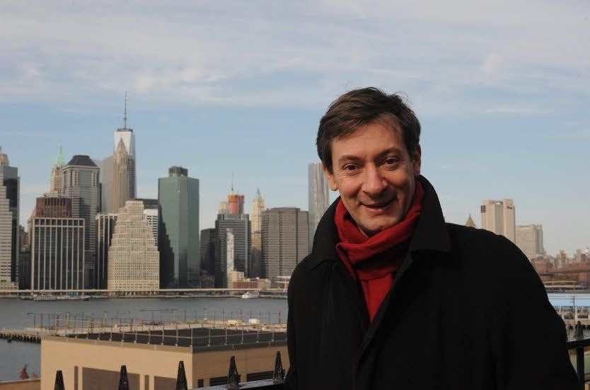 Andreas Symietz auf der Brooklyn-Promenade in New York