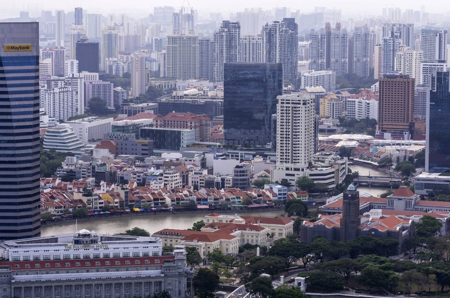 Blick vom Marina Bay Hotel über die Innenstadt von Singapur.