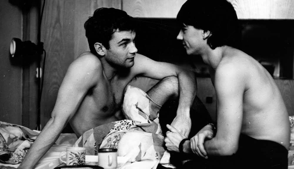 Matthias Freihof als Philipp (li.), Dirk Kummer als Matthias in „Coming Out“ von Heiner Carow
