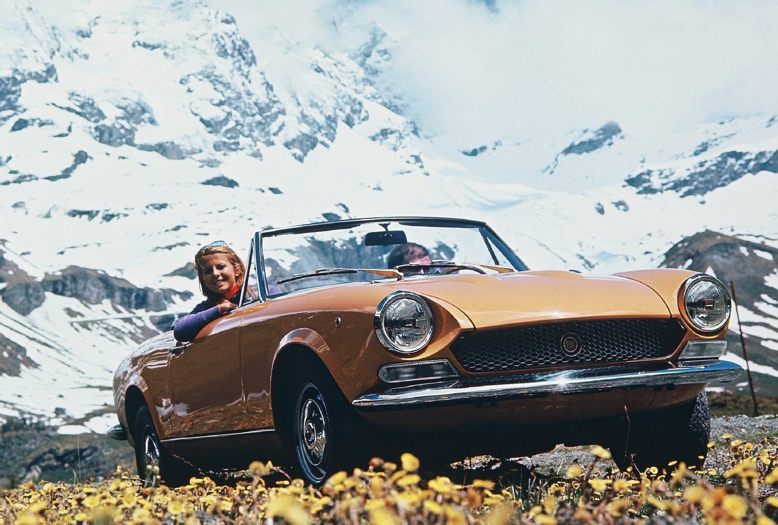 Der Alfa Romeo Spider versprüht pures italienisches Sportwagen-Flair - und dafür lieben viele Autofans den historischen Flitzer.