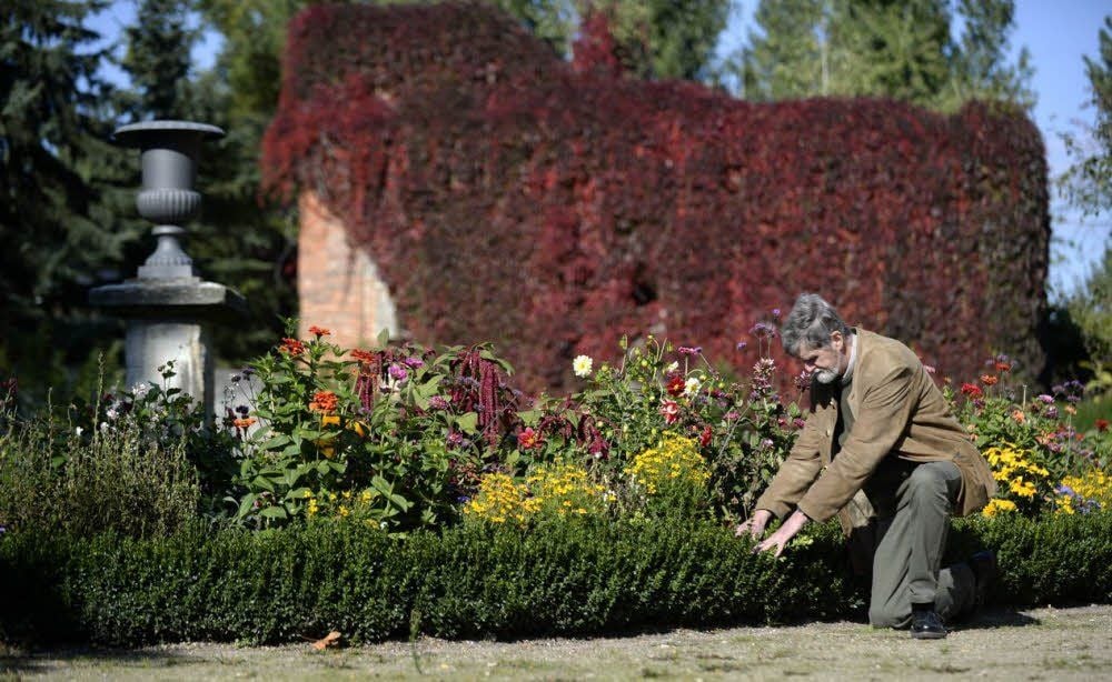 Thymo von Rauchhaupt entdeckt immer wieder Zerstörungen im Schloss-Garten.