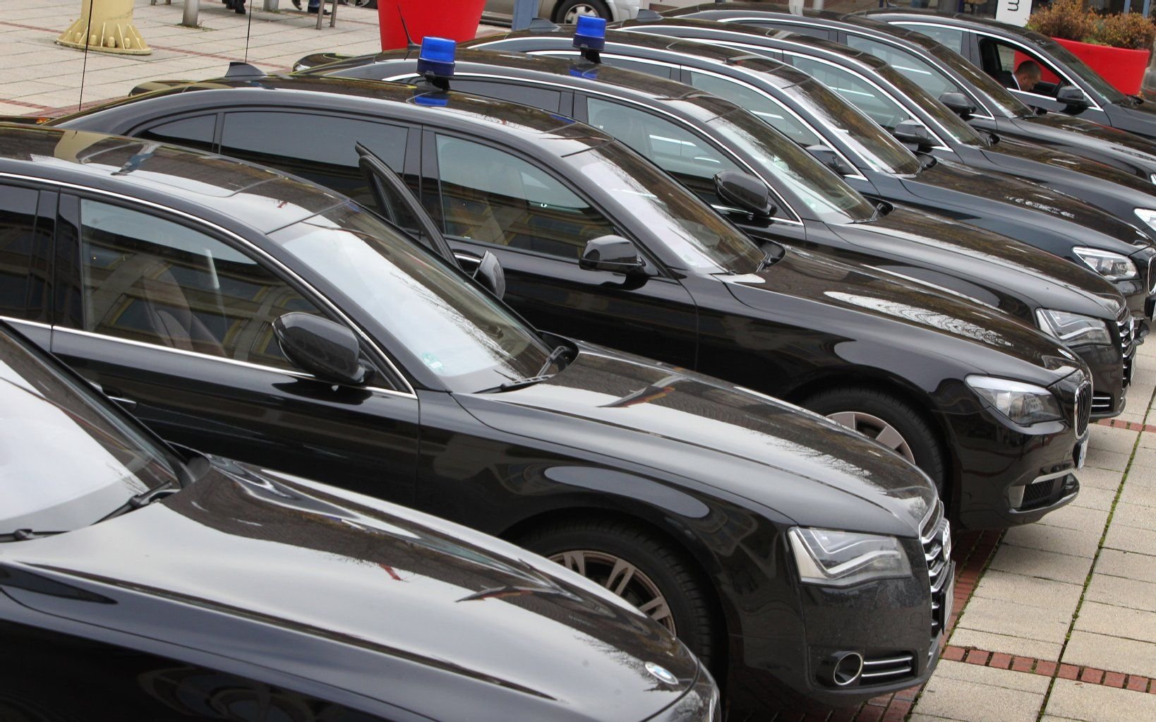 Die Top 5 der beliebtesten Arbeitgeber sind jeweils von den deutschen Automobilherstellern besetzt. Top Aufsteiger 2015 ist Daimler/Mercedes-Benz, Volkswagen verliert.
