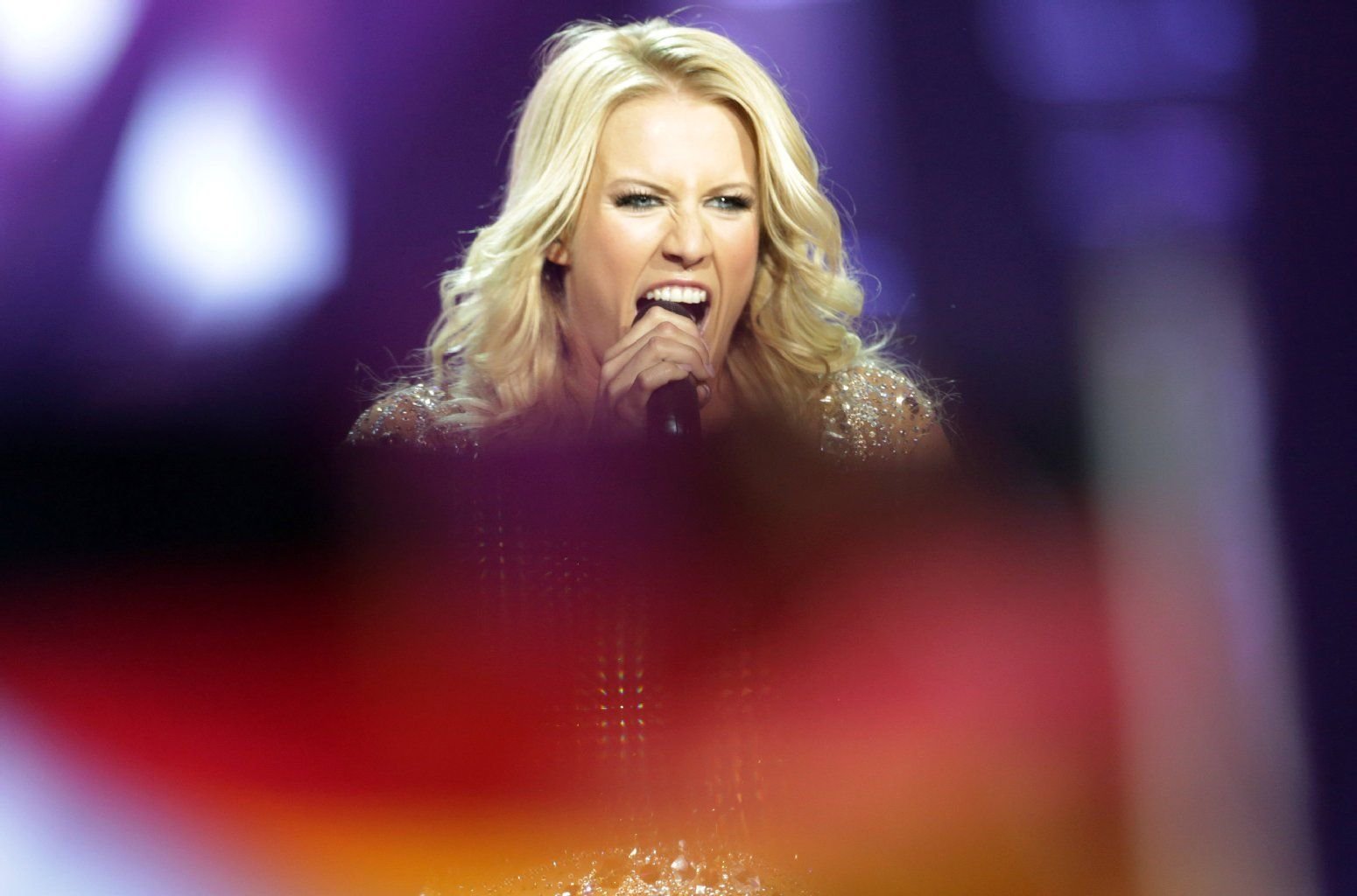Unter großem Jubel hat Cascada-Sängerin Natalie Horler beim Eurovision Song Contest (ESC) im schwedischen Malmö für Deutschland gesungen.