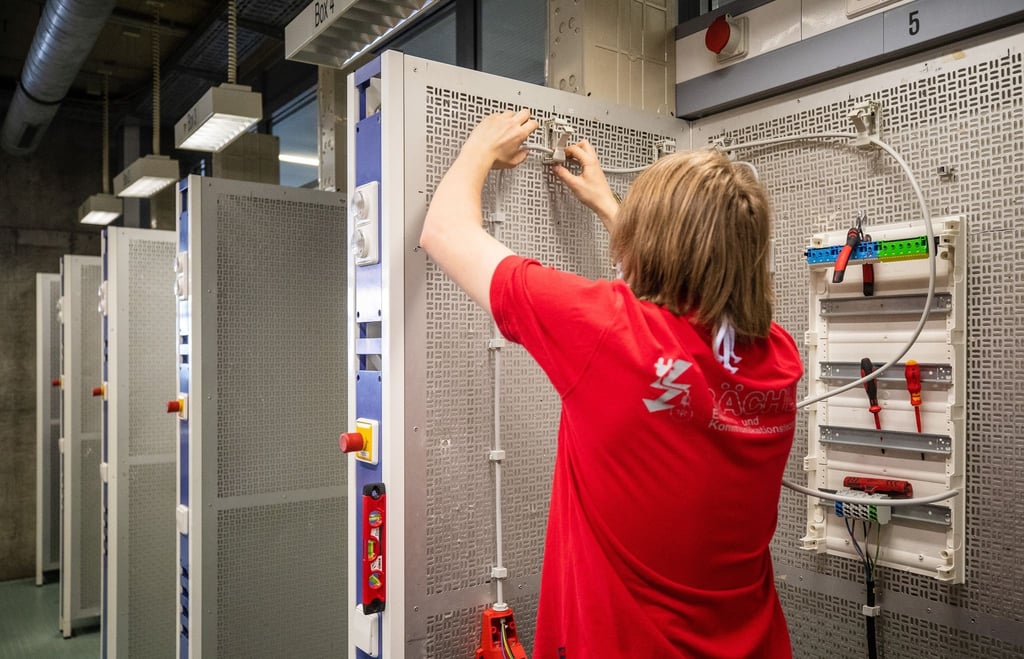 Das Elektrohandwerk wird stark von der Digitalisierung beeinflusst. Deswegen gibt es ab August modernisierte Ausbildungsinhalte.