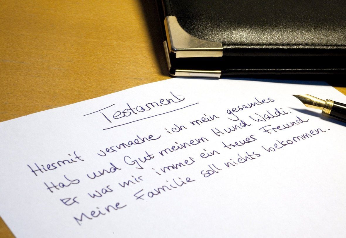 Stolperfallen lauern im Testament: „Ich vermache alles meinem Tier“ ist keine gültige Formulierung.