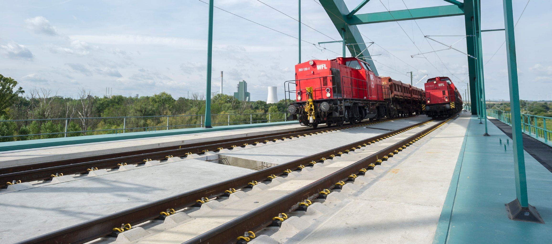 Wissenschaftliche Messungen mit schweren Zügen auf der neuartigen Brückenkonstruktionen im Projekt VDE 8 Nürnberg-Berlin auf der Saale-Elster-Talbrücke in Halle.