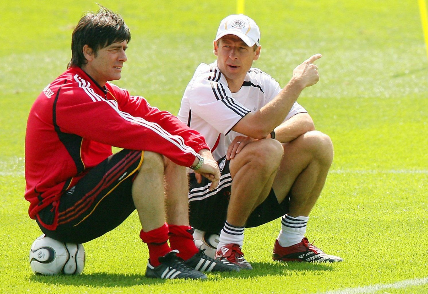 Bundestrainer Joachim Löw (l.) und US-Trainer Jürgen Klinsmann.