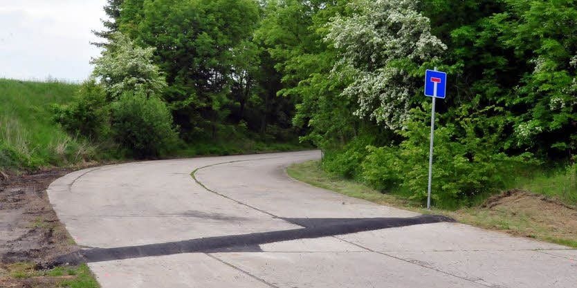 Dieser namenlose Betonweg soll den Namen des Generals bekommen.