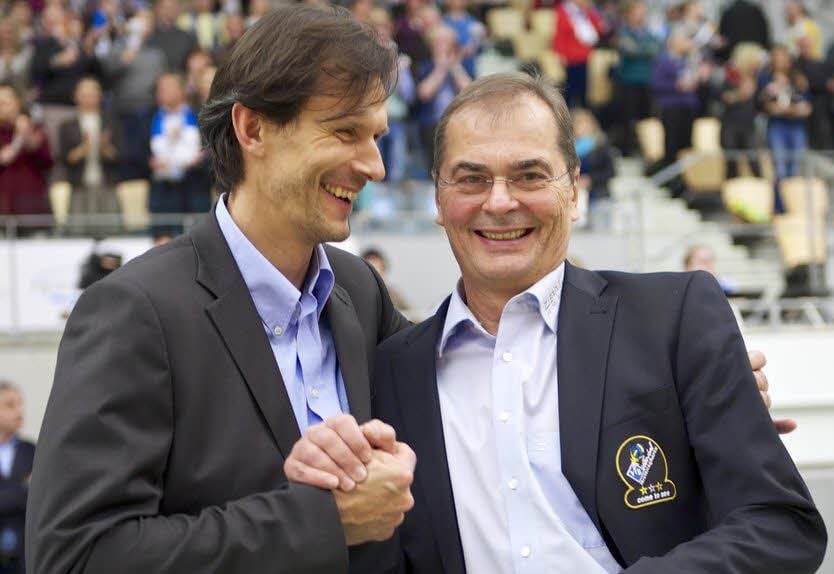 Elf Jahre Seite an Seite, und auch heute noch Freunde: CVM-Coach Ulf Quell (links) und Stelian Moculescu, der Trainer des VfB Friedrichshafen.